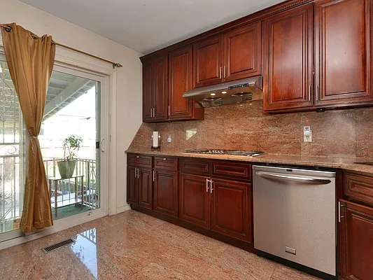 Sold by Keller Williams Realty Landmark | media 10