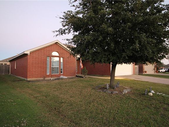 2nd image of 702 Lakeview Dr