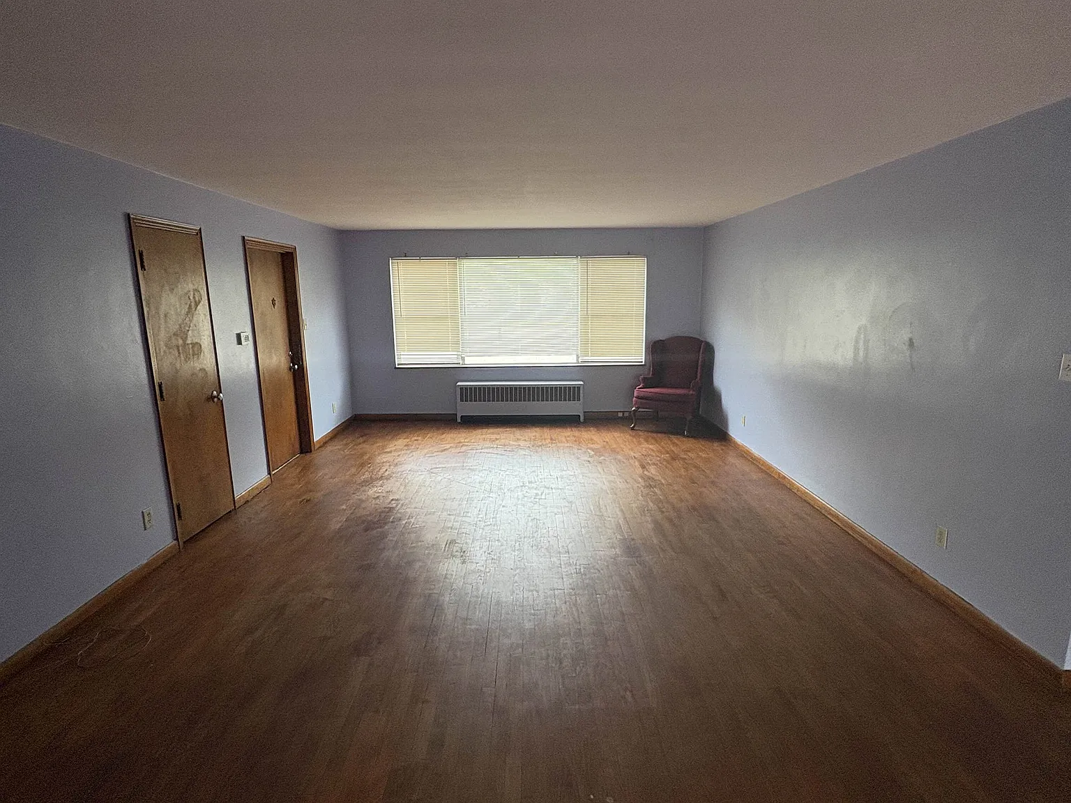2421 Riverside Dr — Photo 2