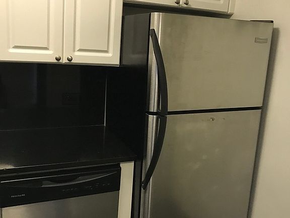 3rd image of 305 E 86th St #17DE