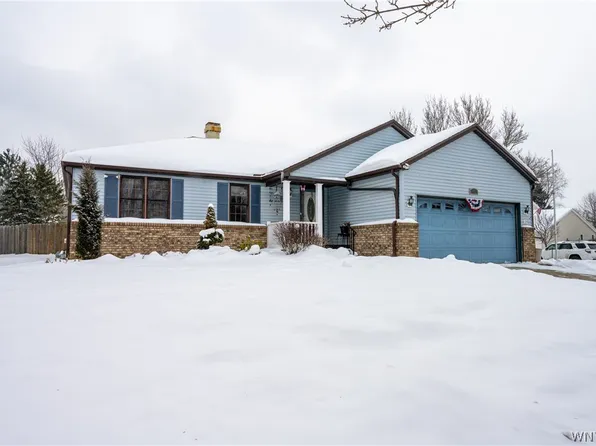 43 Larkspur Ln, Amherst, NY 14228