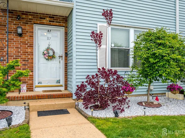 87 Brookview Cir, Jamesburg, NJ 08831
