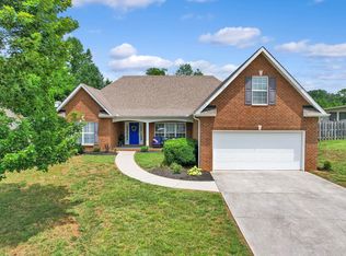 833 Garnet Hill Dr, Lenoir City, TN 37772
