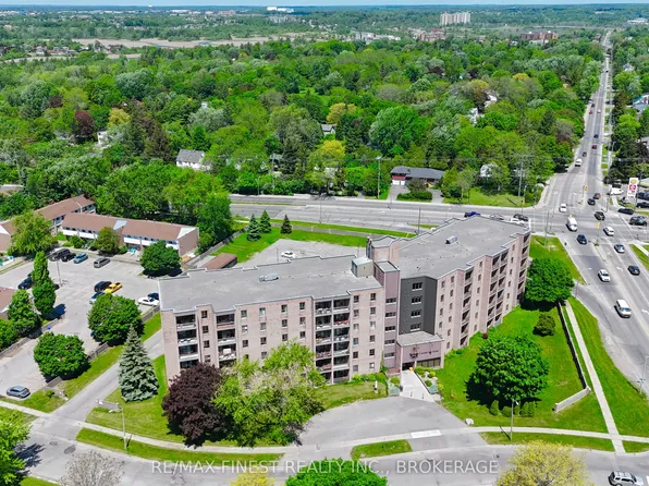 17 Eldon Hall Pl #602, Kingston, ON K7M 7H5