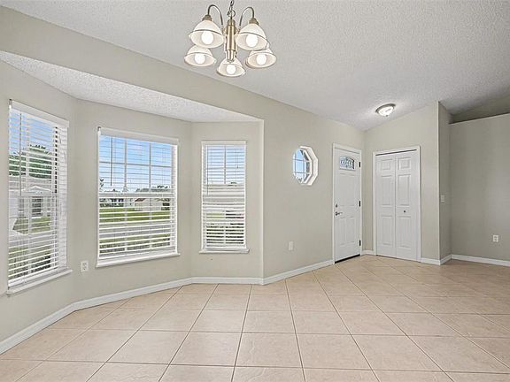 4th image of 821 Jarnac Dr