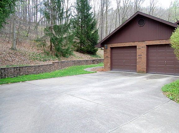 2nd image of 1461 Shady Brook Ln