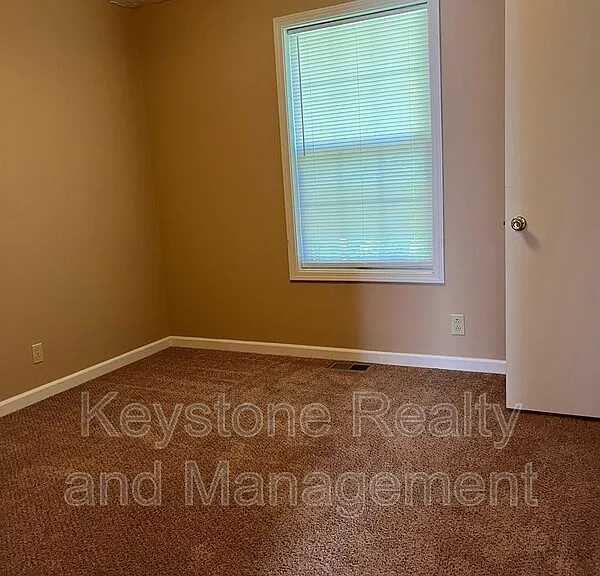 665 Artic Ave — Photo 11