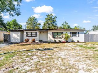 995 Emerald Dr, Mount Dora, FL 32757