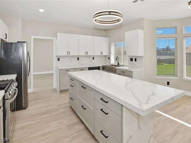 747 Canyon Crest Dr — Photo 10