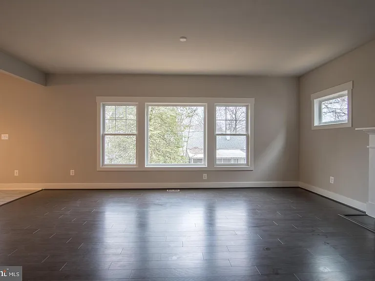 6928 Regent Ln — Photo 29