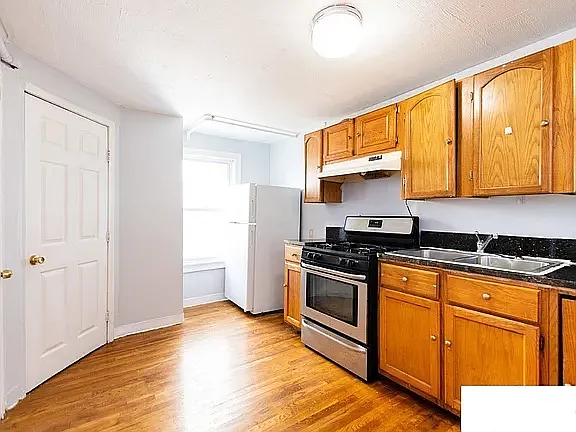 467-469 Salem St — Photo 10