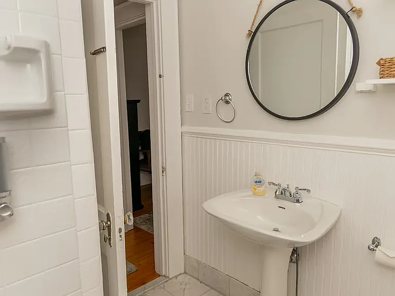 831 Gates Ave #B — Photo 14