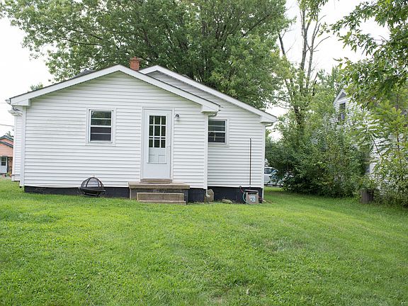 2nd image of 1735 Lakeside Dr