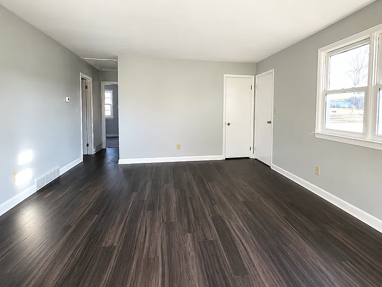 719 Jefferson St — Photo 8