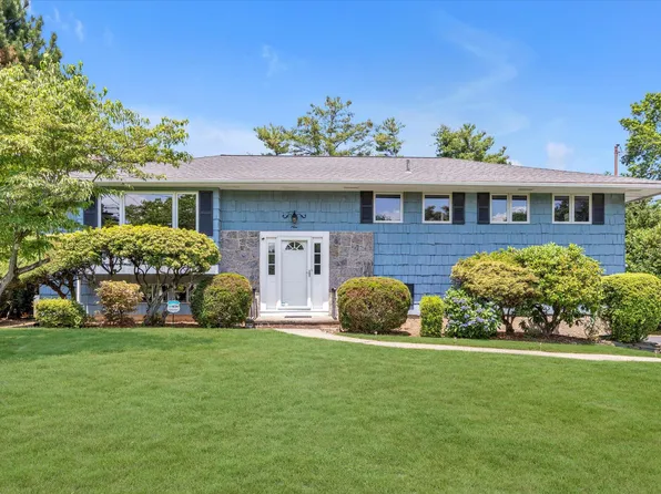 9 Bittersweet Lane, Glen Cove, NY 11542