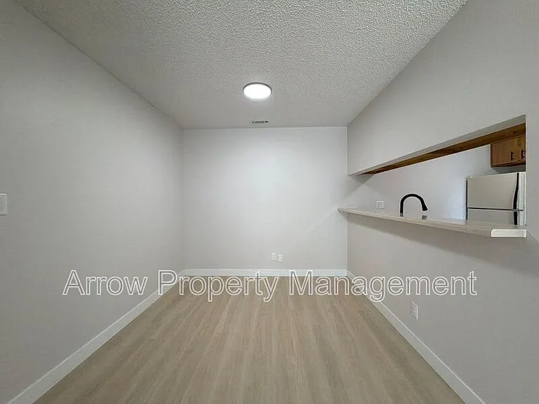 2334 N 44th St #19 — Photo 3