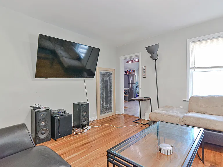 256 W 6th St #2 — Photo 4
