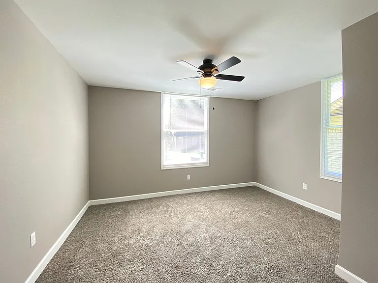 1910 Allis St — Photo 13