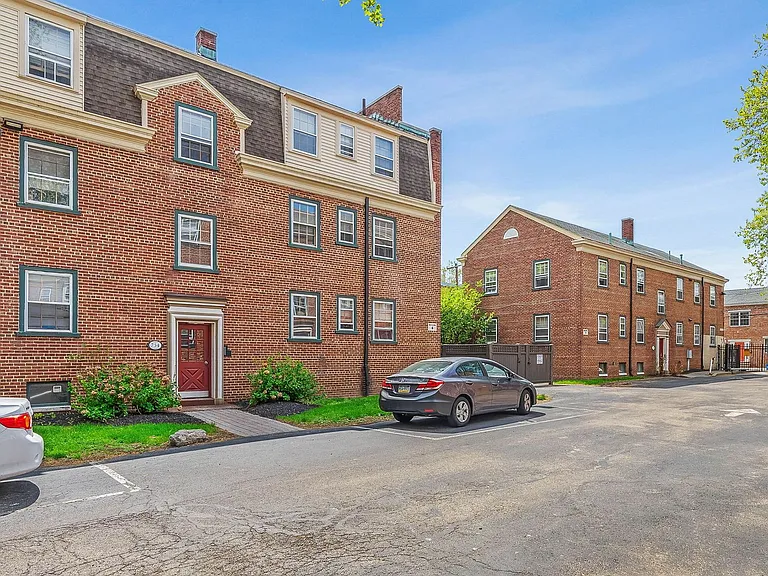 734 N Terrace St — Photo 10