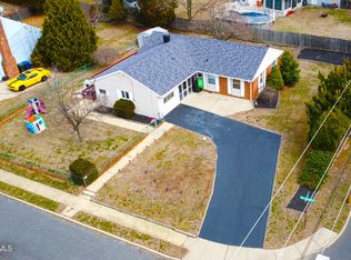 1 Peach Tree Rd, Oakhurst, NJ 07755