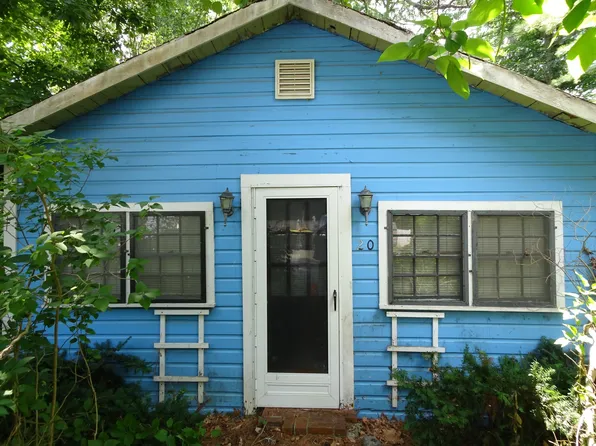 20 13th Ave, Halifax, MA 02338