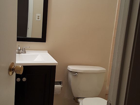 2nd image of 206 Grissom Ln