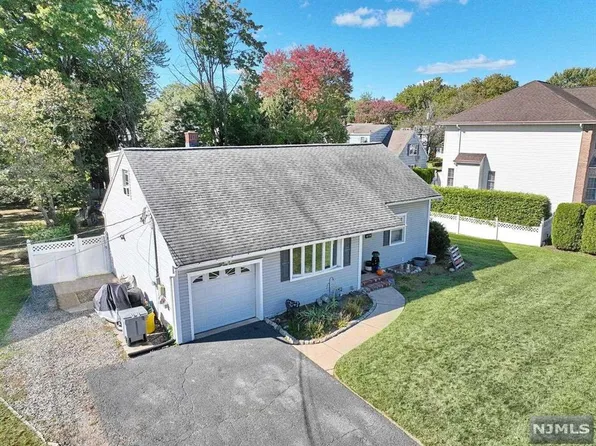 984 Pleasant Dr, New Milford, NJ 07646