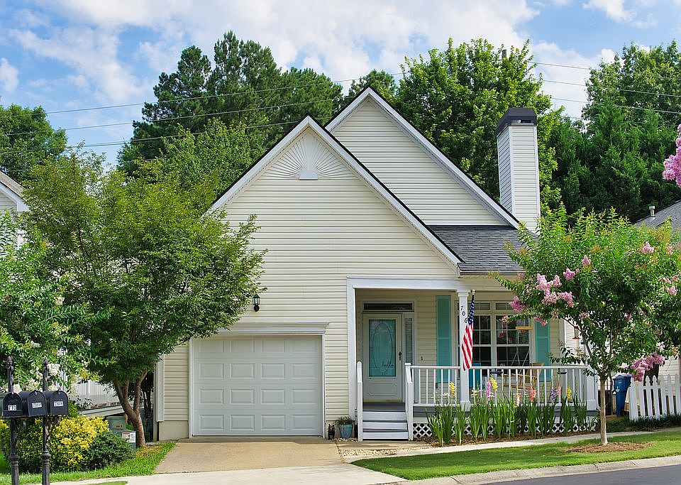 1st image of 706 Gardenside Cir SE