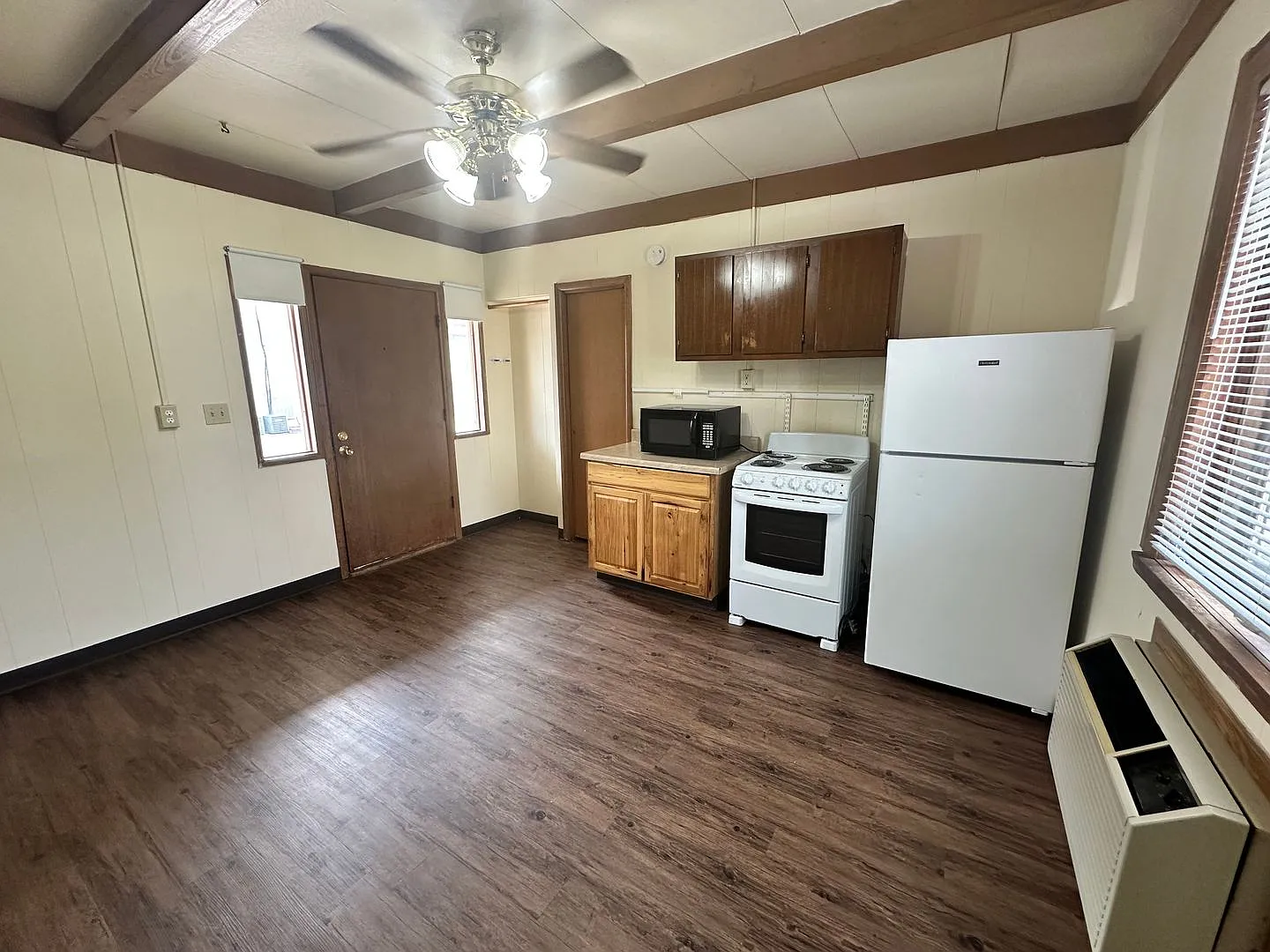 4216 Lincoln Swing - Studios — Photo 2