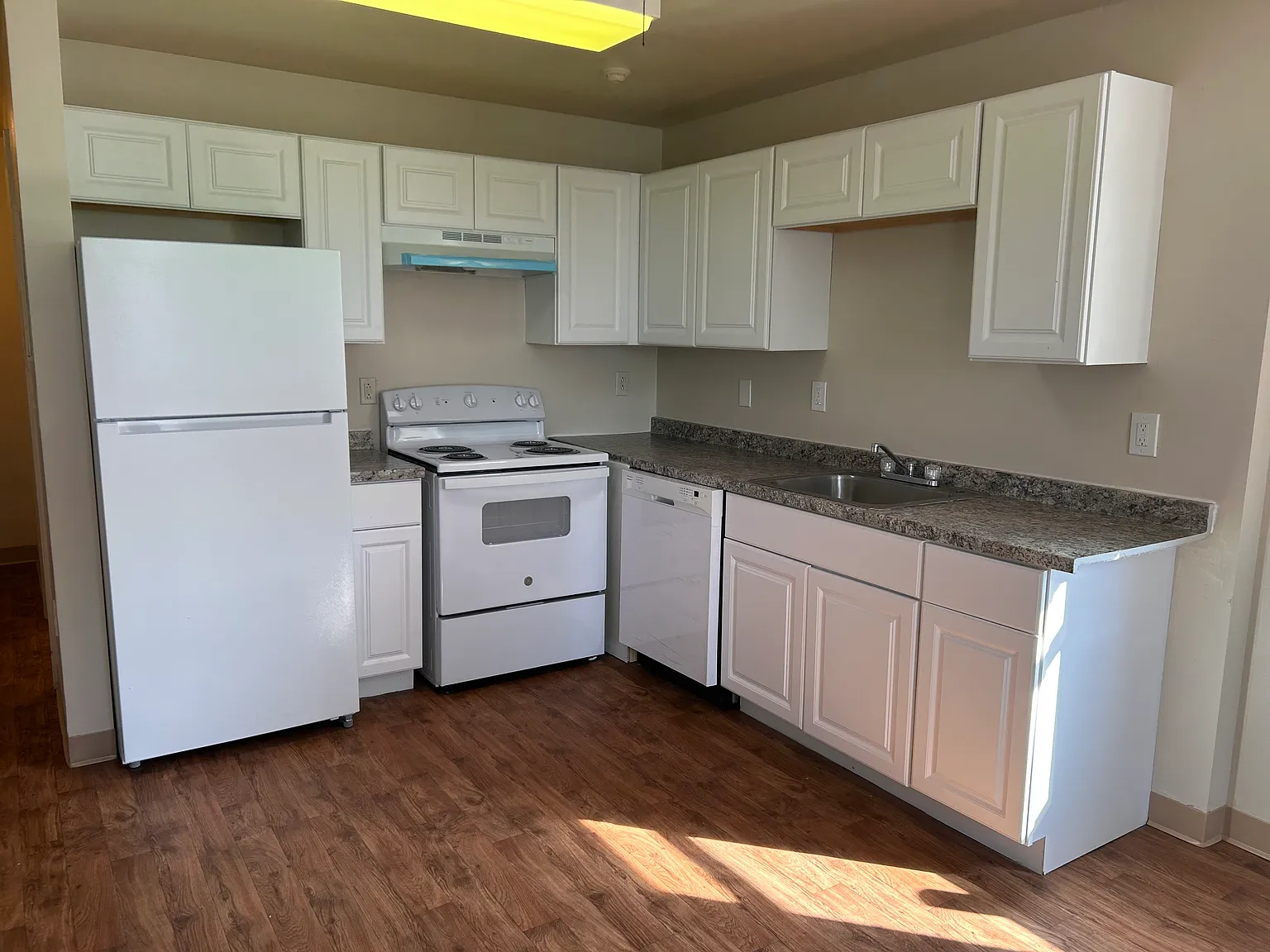 Hudson Pointe Apartments 55+ Community — Photo 3