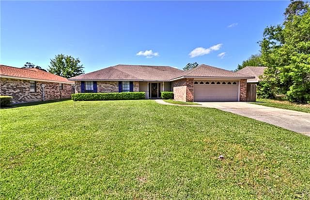 1st image of 107 Oakmont Dr