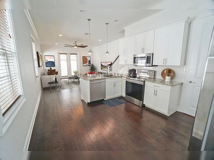 4250 W Carmen St — Photo 4