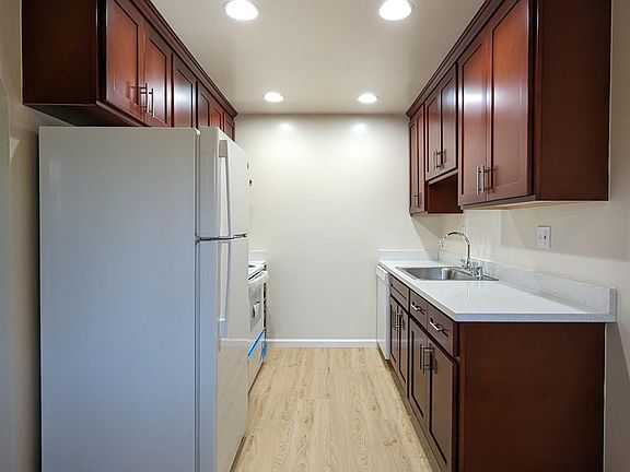 3rd image of 3681 Peacock Ct #5