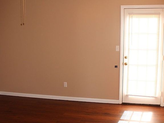 5th image of 408 Roosevelt Ave #C