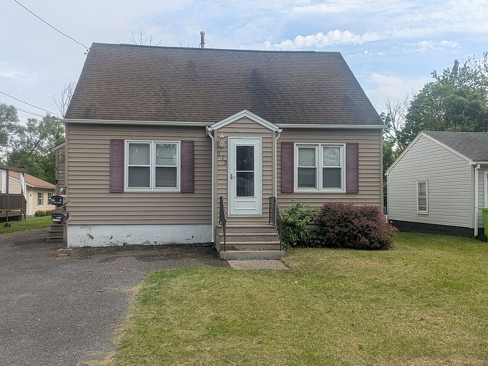Welcome to 213 Garden City Unit 2 - 1 BR 1 BA Apt on 2nd Fl of this home