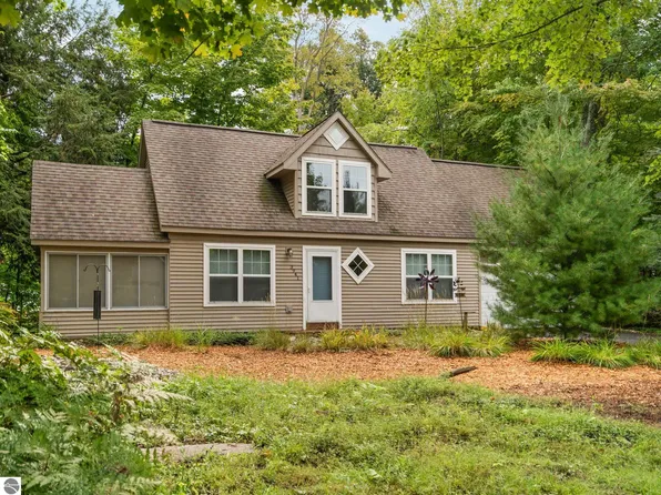 3941 Peninsular Shores Dr, Grawn, MI 49637