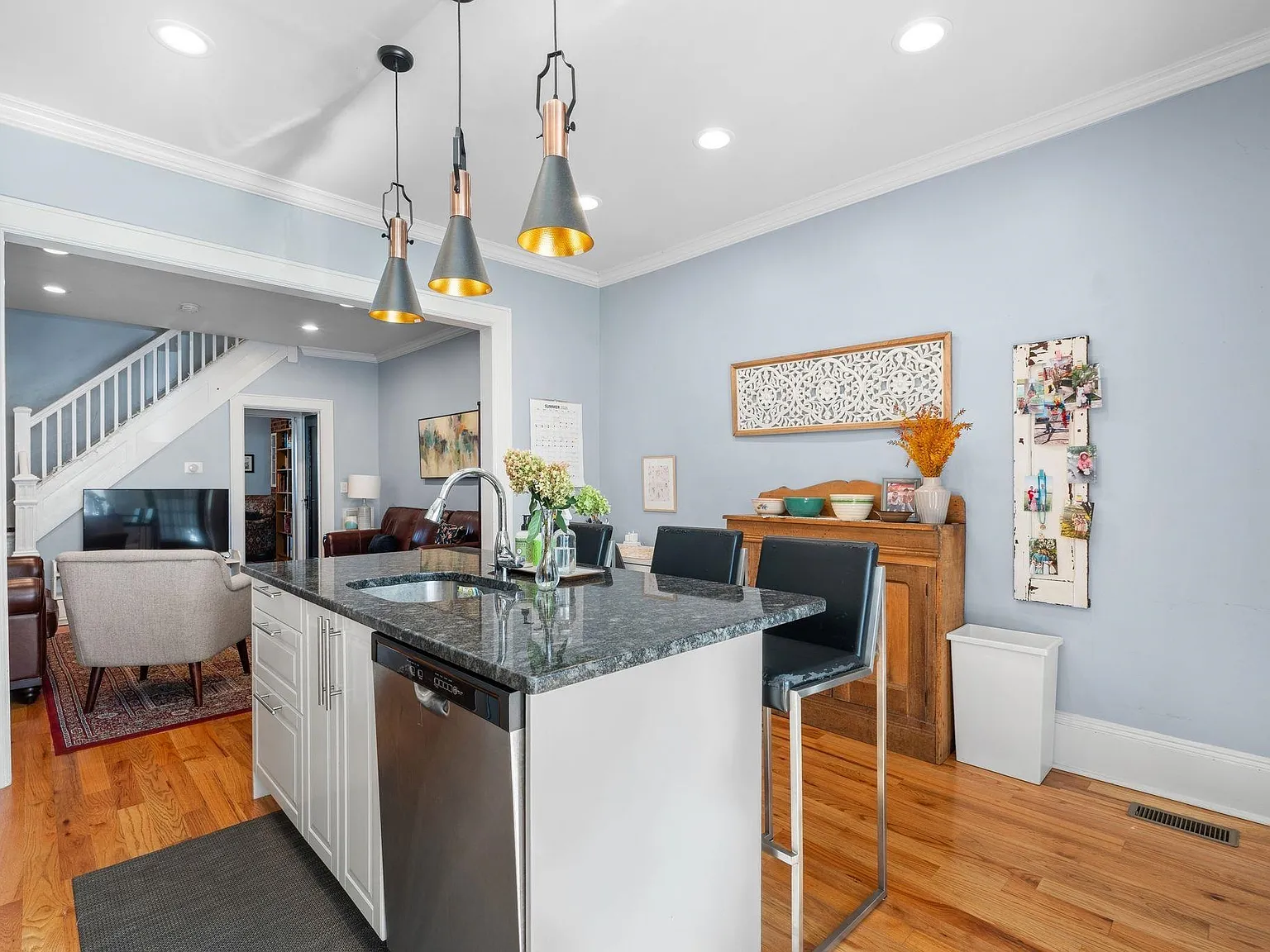 4 bed, 2.0 bath, 1300 sqft, $3,500 — Photo 3