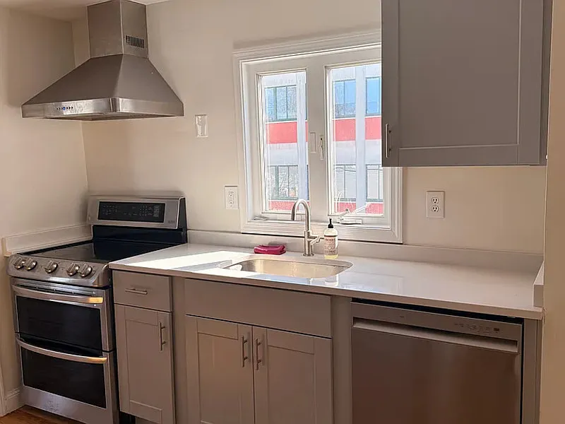 2 bed, 1.0 bath, 1000 sqft, $1,977 — Photo 3