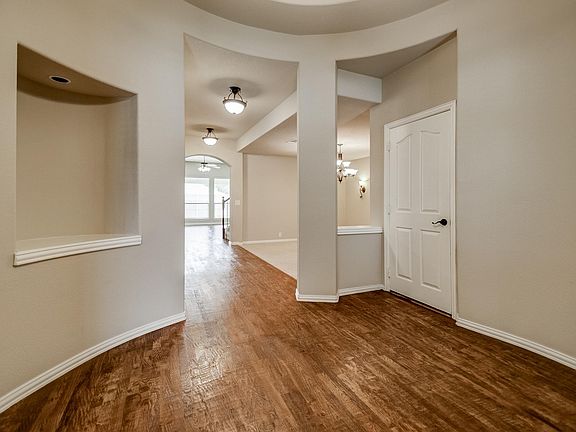 4th image of 1551 Meadow Run Dr