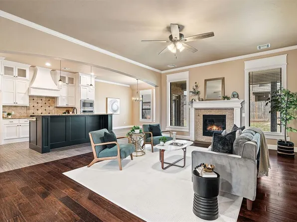 1113 Lindsey Ln, Moore, OK 73160