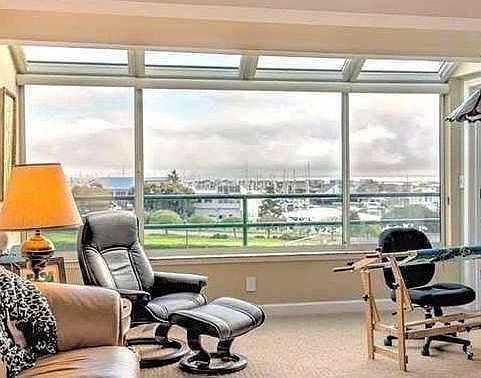 Living Room (unfurnished)