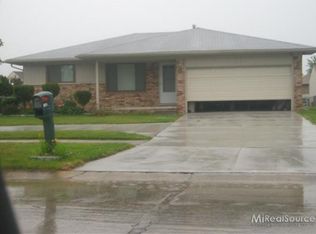 8674 Brougham Dr, Sterling Heights, MI 48312