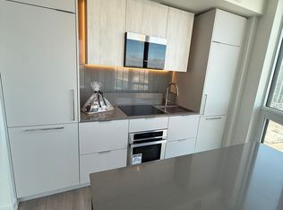 1 Fairview Rd E #1904, Mississauga, ON L5A4C6