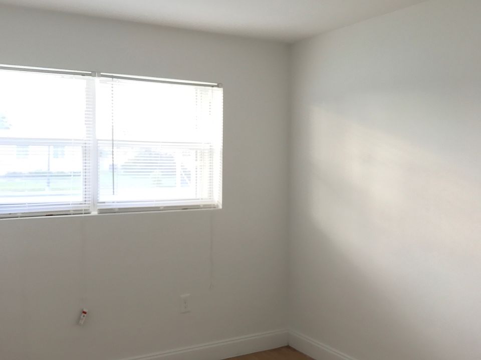 1st image of 835 NW 199th St