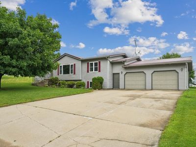 672 9th St NW, Dyersville, IA, 52040