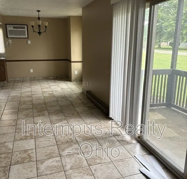 7469 Huntington Dr #3 — Photo 2