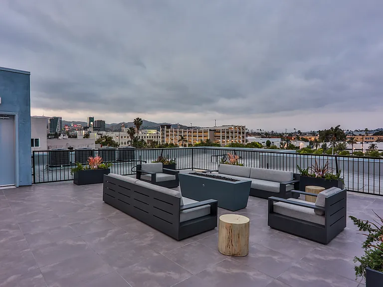 900 N Wilcox Ave #105 — Photo 67