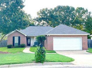 906 Oak Crest Ct, Wetumpka, AL 36092