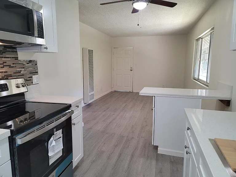 1709 S Hobart Blvd — Photo 1