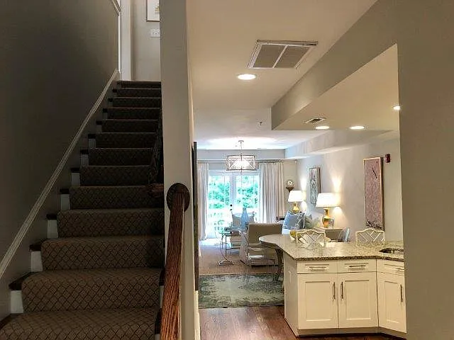 1634 Lombardy Cir — Photo 7